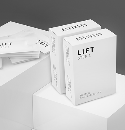 Nanolash Lash Lift aktivatori stoje na bijelim kutijama